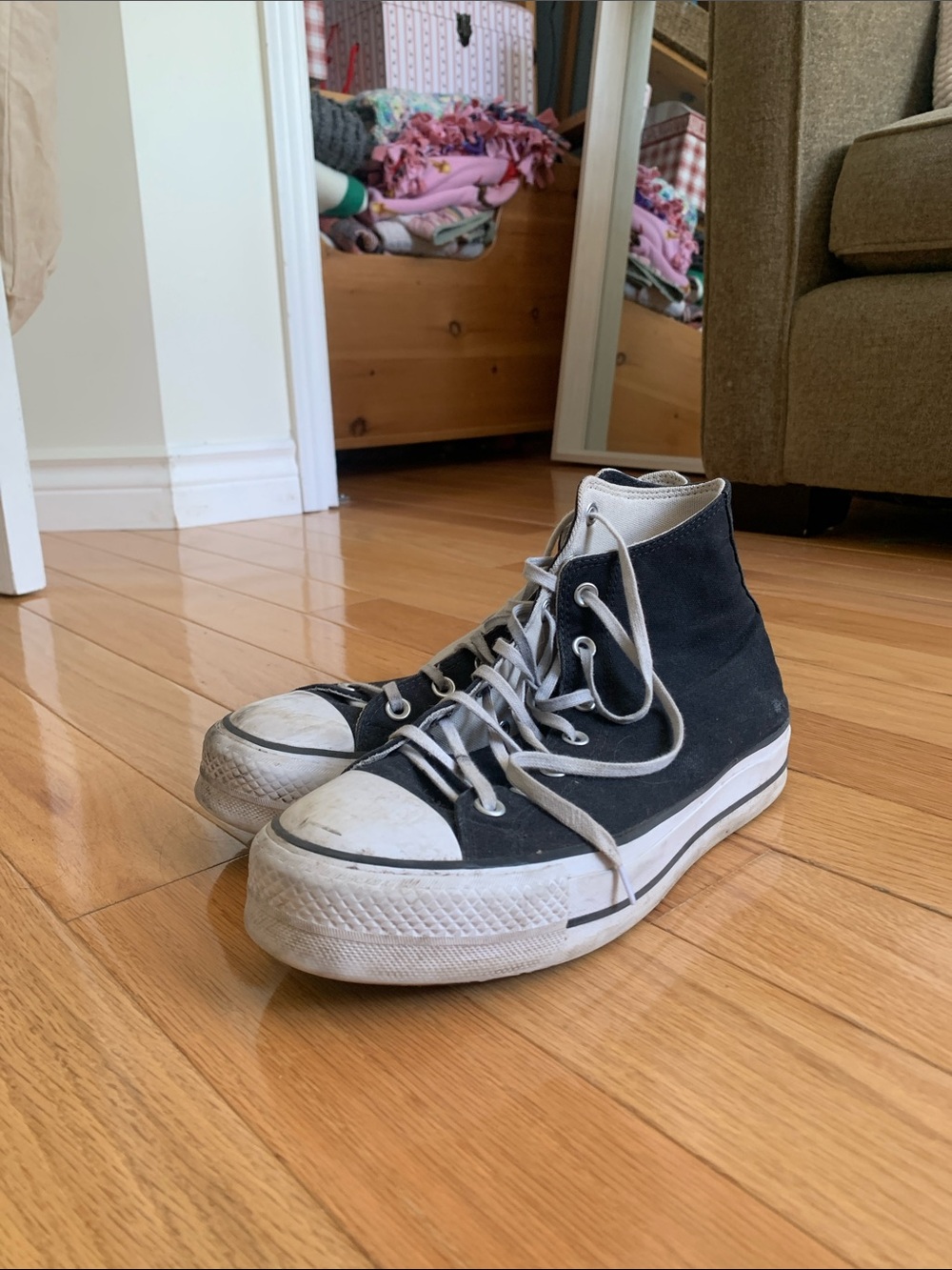 Converse platform Black and White High-Top Sneakers